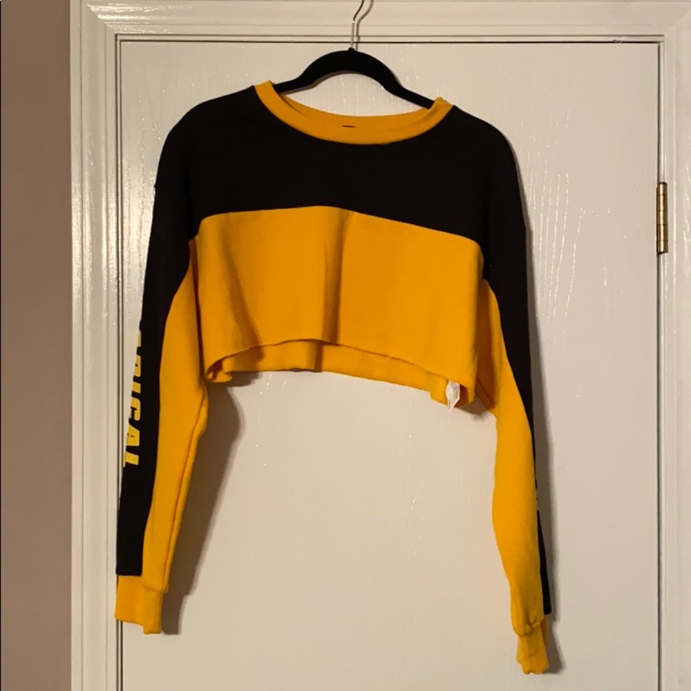 New!! Yellow and Black cropped sweatshirt